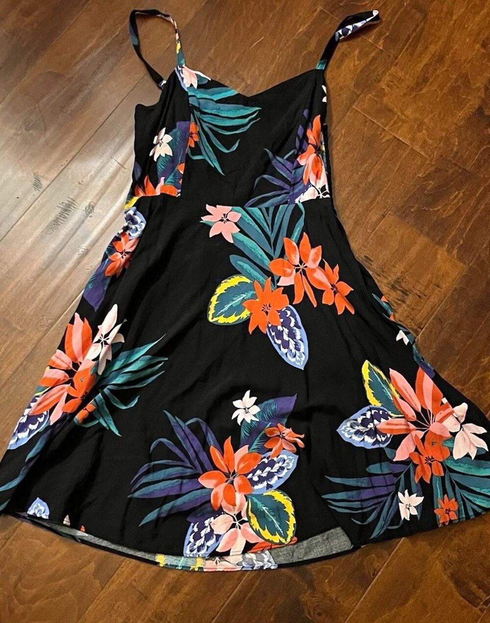 Old Navy Sundress Size M Black Floral V-Neck Spaghetti Strap Sleeveless